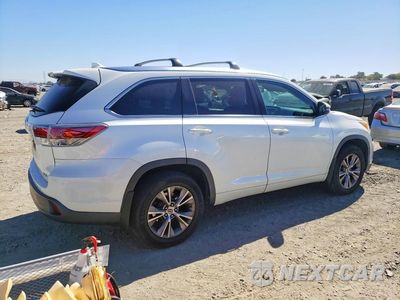 Trzecie zdjęcie samochodu z tyłu: 2014 TOYOTA HIGHLANDER XLE VIN:5TDJKRFH8ES031369 - miniatura