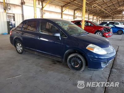 Czwarte zdjęcie samochodu z boku: 2009 NISSAN VERSA 1.6 BASE VIN:3N1CC11E99L499372 - miniatura