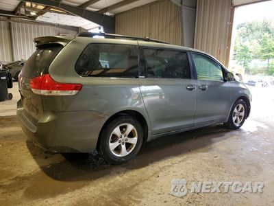Trzecie zdjęcie samochodu z tyłu: 2014 TOYOTA SIENNA LE VIN:5TDKK3DC7ES410355 - miniatura