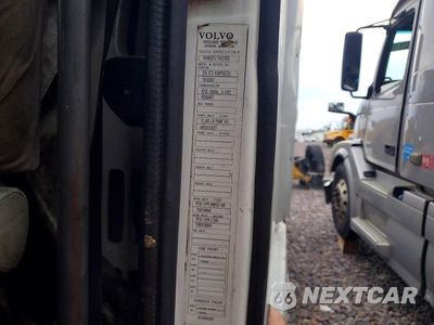 Zdjęcie 12 z 14 samochodu: 2007 VOLVO VNL SEMI TRUCK VIN:4V4NC9TG17N437825 - miniatura