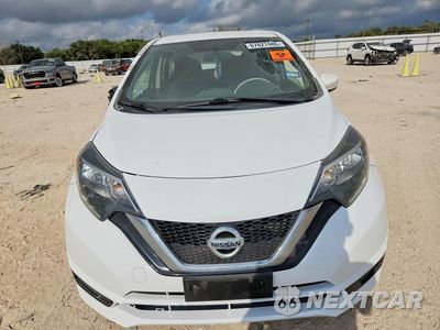 Piąte zdjęcie samochodu w środku: 2018 NISSAN VERSA NOTE SV VIN:3N1CE2CP6JL354910 - miniatura