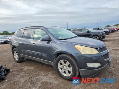 Czwarte zdjęcie samochodu z boku: 2009 CHEVROLET TRAVERSE LT VIN:1GNEV23D59S109449 - miniatura