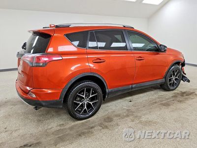 Trzecie zdjęcie samochodu z tyłu: 2016 TOYOTA RAV4 SE VIN:2T3JFREV0GW441404 - miniatura