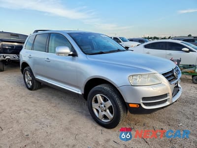 Czwarte zdjęcie samochodu z boku: 2004 VOLKSWAGEN TOUAREG 3.2 VIN:WVGBC67L74D017195 - miniatura