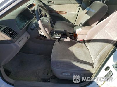 Zdjęcie 7 z 12 samochodu: 2004 TOYOTA CAMRY LE VIN:JTDBE32K440265374 - miniatura