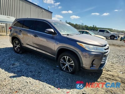 Czwarte zdjęcie samochodu z boku: 2019 TOYOTA HIGHLANDER LE PLUS VIN:5TDZZRFH0KS361596 - miniatura