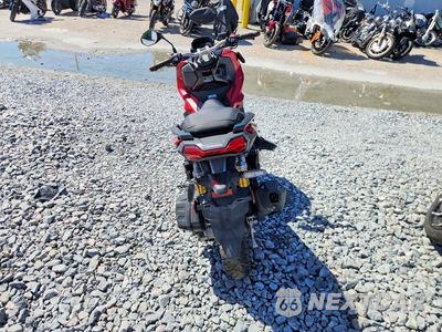 Czwarte zdjęcie samochodu z boku: 2022 HONDA ADV150 A VIN:MLHKF3851N5100849 - miniatura