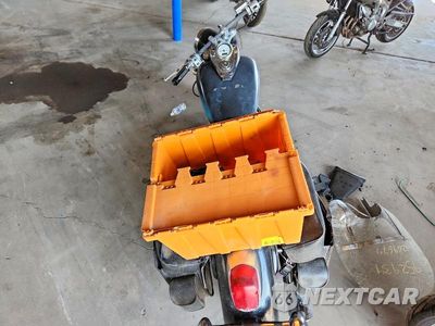 Zdjęcie 6 z 8 samochodu: 2003 HONDA VT750 CDB VIN:JH2RC44JX3M102046 - miniatura