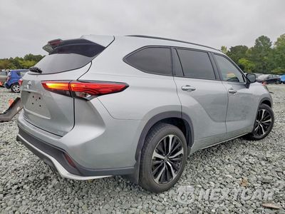 Trzecie zdjęcie samochodu z tyłu: 2021 TOYOTA HIGHLANDER XSE VIN:5TDLZRAHXMS034039 - miniatura