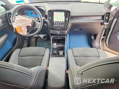 Zdjęcie 8 z 12 samochodu: 2023 VOLVO XC40 VIN:YV4ED3UM2P2931135 - miniatura