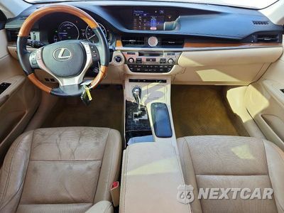 Zdjęcie 8 z 12 samochodu: 2015 LEXUS ES 300H VIN:JTHBW1GG9F2079194 - miniatura