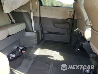 Zdjęcie 11 z 13 samochodu: 2019 TOYOTA SIENNA XLE 8-PASSENGER VIN:5TDYZ3DC6KS011759 - miniatura