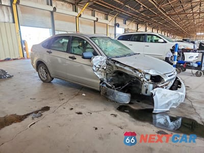 Czwarte zdjęcie samochodu z boku: 2011 FORD FOCUS SE VIN:1FAHP3FN4BW181368 - miniatura