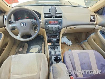 Zdjęcie 8 z 12 samochodu: 2003 HONDA ACCORD LX VIN:1HGCM56353A014685 - miniatura