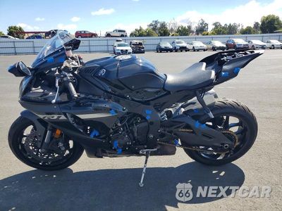 Trzecie zdjęcie samochodu z tyłu: 2024 YAMAHA YZFR1 VIN:JYARN66Y9RA001191 - miniatura