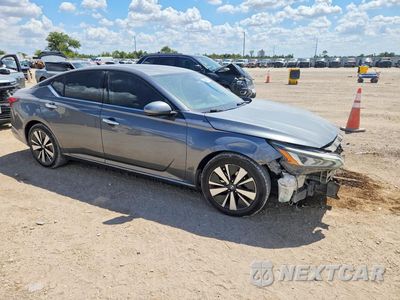 Czwarte zdjęcie samochodu z boku: 2019 NISSAN ALTIMA SL VIN:1N4BL4EV0KC157496 - miniatura