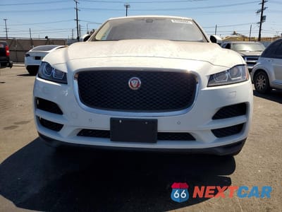 Piąte zdjęcie samochodu w środku: 2017 JAGUAR F-PACE PREMIUM VIN:SADCJ2BNXHA093456 - miniatura
