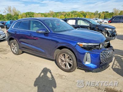Czwarte zdjęcie samochodu z boku: 2025 AUDI Q5 PREMIUM VIN:WA11AAGUXS2115478 - miniatura