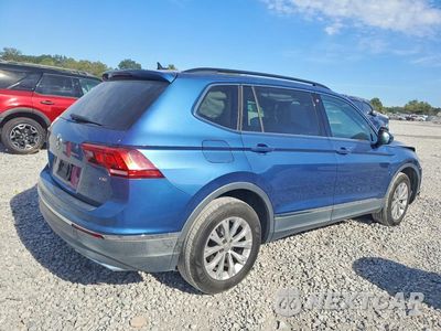Trzecie zdjęcie samochodu z tyłu: 2018 VOLKSWAGEN TIGUAN SE VIN:3VV3B7AX0JM109599 - miniatura