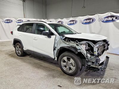 Czwarte zdjęcie samochodu z boku: 2025 TOYOTA RAV4 LE VIN:4T3LWRFV3SU172900 - miniatura