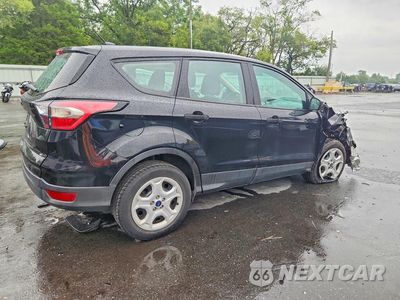 Trzecie zdjęcie samochodu z tyłu: 2017 FORD ESCAPE S VIN:1FMCU0F75HUE56680 - miniatura