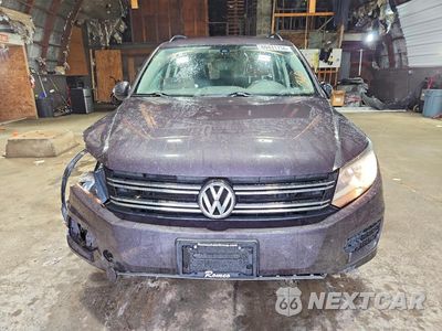 Piąte zdjęcie samochodu w środku: 2016 VOLKSWAGEN TIGUAN S VIN:WVGBV7AX1GW592381 - miniatura
