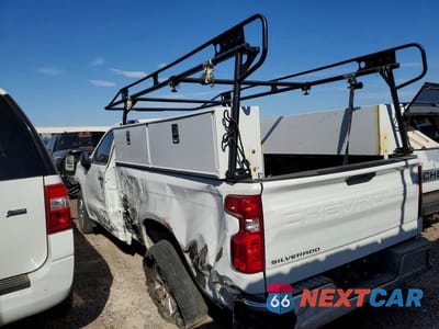 Drugie zdjęcie samochodu z przodu: 2020 CHEVROLET SILVERADO C1500 VIN:3GCNWAEF2LG382913 - miniatura