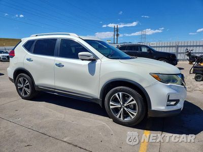 Czwarte zdjęcie samochodu z boku: 2017 NISSAN ROGUE SL VIN:5N1AT2MV0HC770833 - miniatura