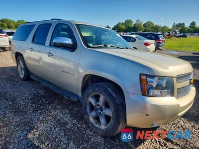 Czwarte zdjęcie samochodu z boku: 2013 CHEVROLET SUBURBAN LT VIN:1GNSKJE70DR199297 - miniatura