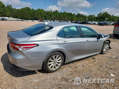 Trzecie zdjęcie samochodu z tyłu: 2020 TOYOTA CAMRY LE VIN:4T1C11AKXLU918802 - miniatura