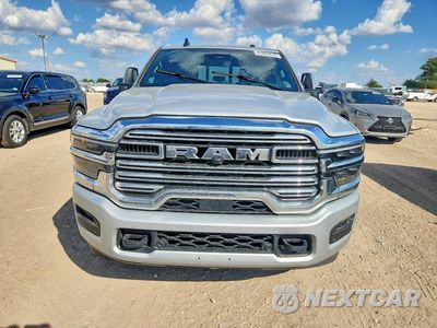 Piąte zdjęcie samochodu w środku: 2026 RAM 2500 LARAMIE VIN:3C63R5FL8TG259778 - miniatura