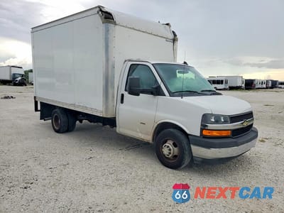 Czwarte zdjęcie samochodu z boku: 2019 CHEVROLET EXPRESS G3500 BOX TRUCK VIN:1HA3GSCG2KN006901 - miniatura