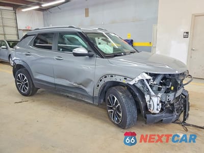 Czwarte zdjęcie samochodu z boku: 2025 CHEVROLET TRAILBLAZER LT VIN:KL79MRSL3SB214864 - miniatura