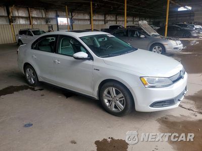 Czwarte zdjęcie samochodu z boku: 2013 VOLKSWAGEN JETTA HYBRID VIN:3VW637AJXDM282164 - miniatura