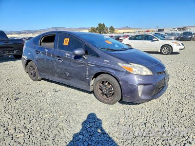 Czwarte zdjęcie samochodu z boku: 2015 TOYOTA PRIUS TWO VIN:JTDKN3DU3F0395776 - miniatura