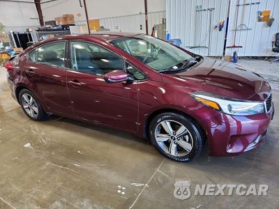 Czwarte zdjęcie samochodu z boku: 2018 KIA FORTE LX VIN:3KPFL4A7XJE273234 - miniatura