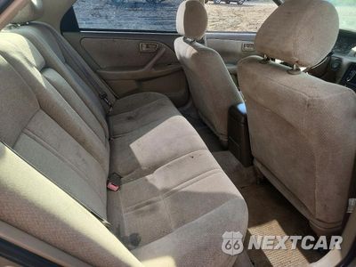Zdjęcie 6 z 10 samochodu: 2001 TOYOTA CAMRY LE VIN:4T1BG22K71U078358 - miniatura