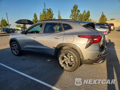 Drugie zdjęcie samochodu z przodu: 2025 CHEVROLET TRAX 1LT VIN:KL77LHEP3SC036886 - miniatura