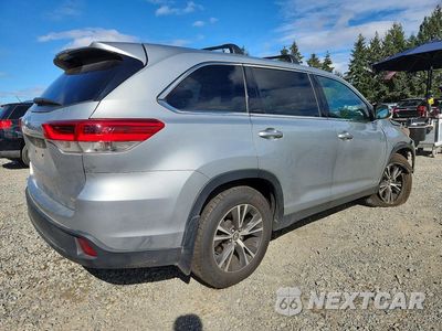 Trzecie zdjęcie samochodu z tyłu: 2019 TOYOTA HIGHLANDER LE VIN:5TDBZRFH9KS984832 - miniatura