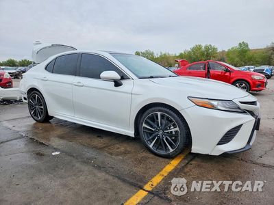 Czwarte zdjęcie samochodu z boku: 2018 TOYOTA CAMRY XSE VIN:4T1B61HK4JU065409 - miniatura
