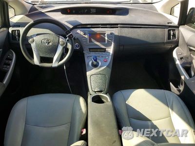 Zdjęcie 8 z 12 samochodu: 2013 TOYOTA PRIUS TWO VIN:JTDKN3DU3D5601565 - miniatura