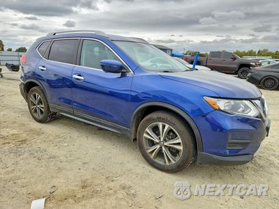 Czwarte zdjęcie samochodu z boku: 2019 NISSAN ROGUE SV VIN:5N1AT2MV3KC751880 - miniatura