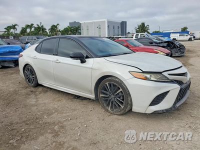 Czwarte zdjęcie samochodu z boku: 2018 TOYOTA CAMRY XSE VIN:4T1B61HK8JU111789 - miniatura