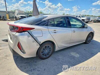 Trzecie zdjęcie samochodu z tyłu: 2017 TOYOTA PRIUS PRIME ADVANCED VIN:JTDKARFP5H3005851 - miniatura