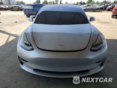 Piąte zdjęcie samochodu w środku: 2018 TESLA MODEL 3 VIN:5YJ3E1EA9JF052655 - miniatura
