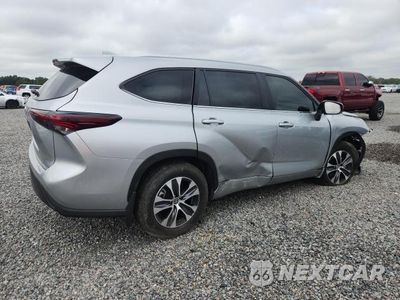 Trzecie zdjęcie samochodu z tyłu: 2024 TOYOTA HIGHLANDER XLE VIN:5TDKDRAHXRS050226 - miniatura
