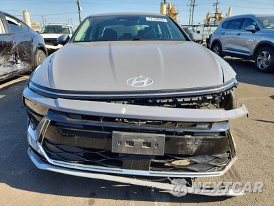 Piąte zdjęcie samochodu w środku: 2024 HYUNDAI SONATA HYBRID SEL VIN:KMHL34JJ7RA090270 - miniatura