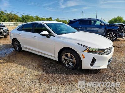 Czwarte zdjęcie samochodu z boku: 2023 KIA K5 LXS VIN:5XXG14J25PG170415 - miniatura