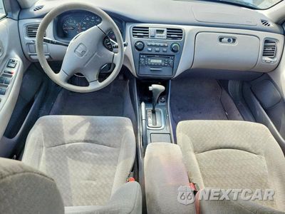 Zdjęcie 8 z 12 samochodu: 2001 HONDA ACCORD LX VIN:1HGCG56461A083723 - miniatura