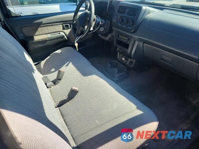 Zdjęcie 10 z 12 samochodu: 2001 NISSAN FRONTIER XE VIN:1N6DD21S81C403013 - miniatura